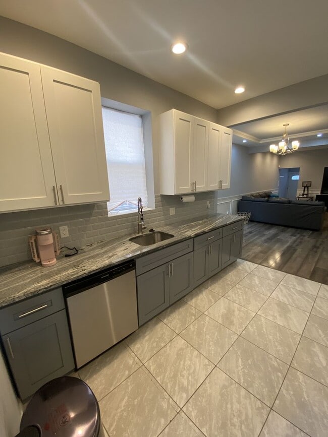 Building Photo - 5706 Warrington Ave