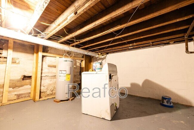 Building Photo - 349 E Welch Ave