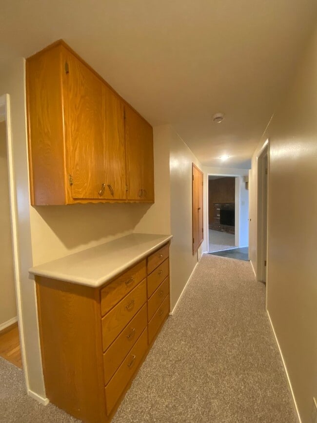 Building Photo - Pool Home in Orange for Lease