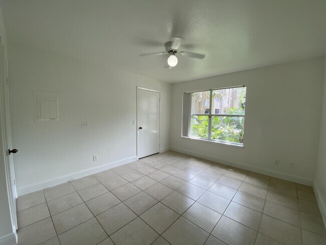 Building Photo - 1725 Palm Cove Blvd