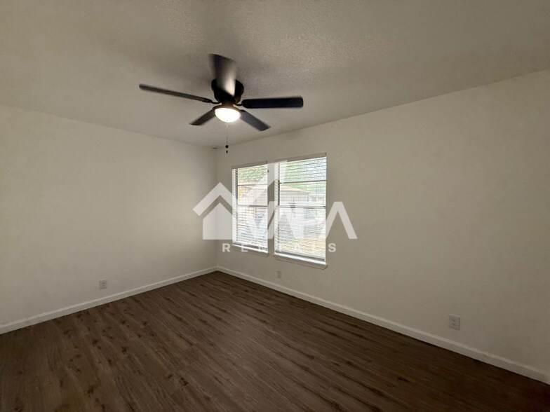 Building Photo - 230 Craigmont Ln