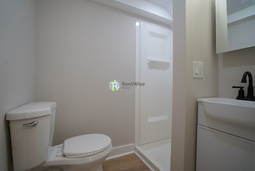 Building Photo - 142 Dorchester St