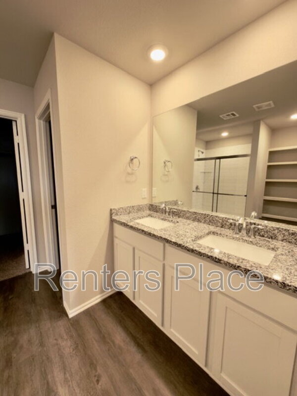 Building Photo - 14 Stonegate Dr