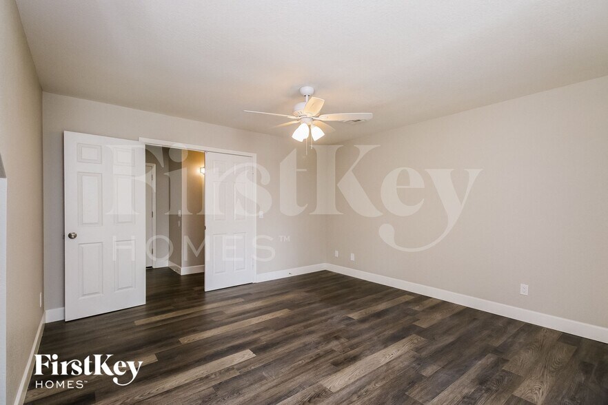 Building Photo - 121 W Gary Way