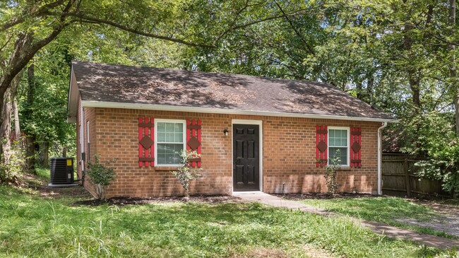 Building Photo - Charming Downtown Clarksville Home!