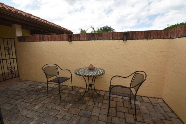 Building Photo - 3 Cherokee Ct W