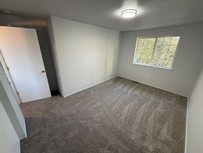 Building Photo - Cozy 3 bedroom Duplex in Berry Valley Estates