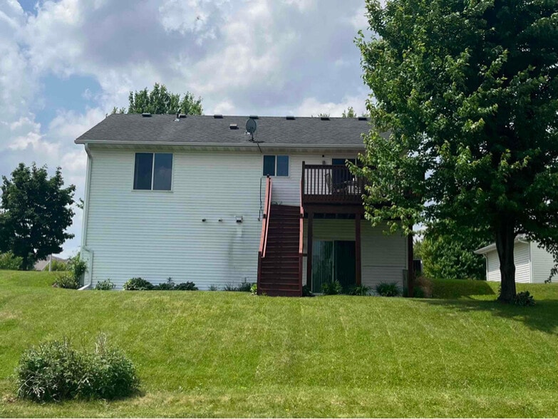 Building Photo - 2922 Kenosha Dr NW
