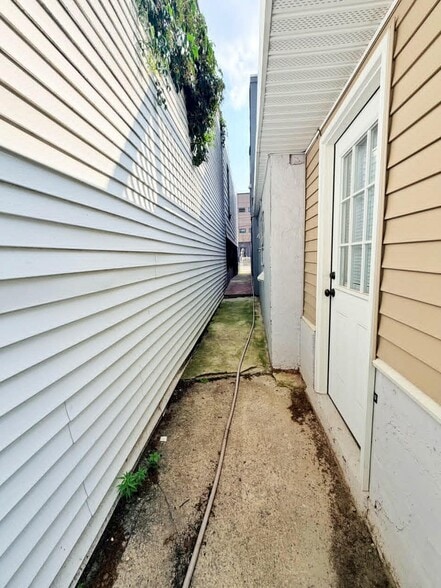 Building Photo - 1456 44th St