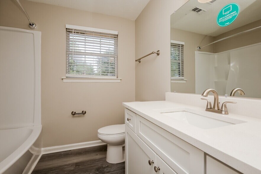 Building Photo - 209 Lexington Dr