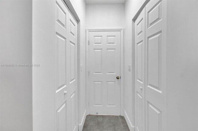 Building Photo - 964 NE 41st Pl