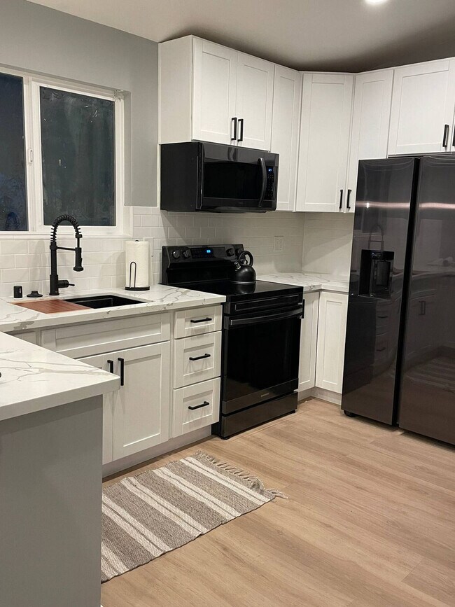 Building Photo - 198 Vía Del Sol