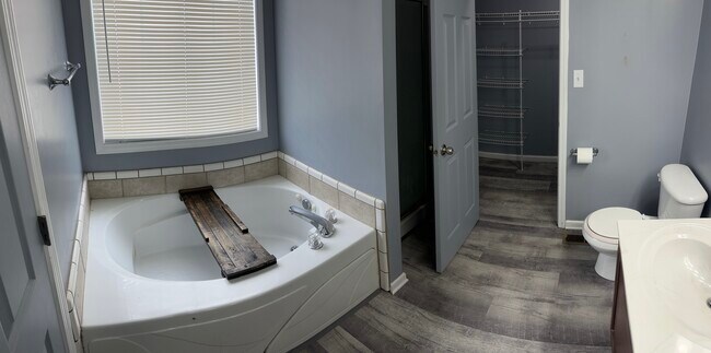 Building Photo - 1044 Cindy Jo Ct