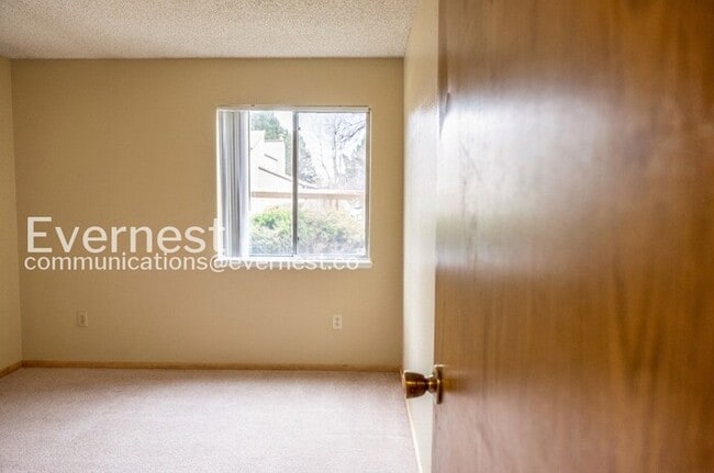 Building Photo - Affordable 2 Bedroom at Knollwood Condominiums Near Buckley!