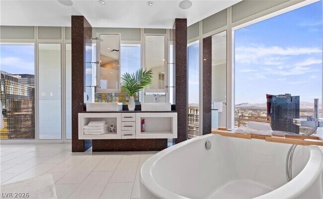Building Photo - 3750 S Las Vegas Blvd