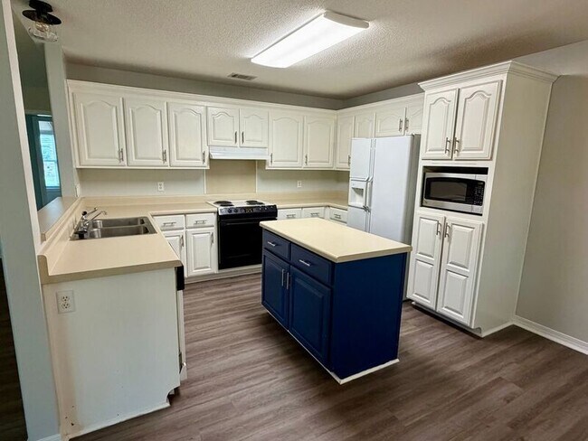 Building Photo - 4633 Ridge Pointe Dr