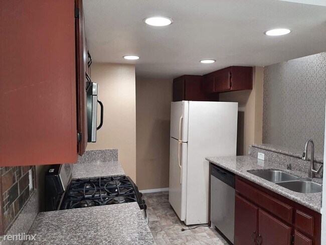 Building Photo - 9302 Twin Trails Dr