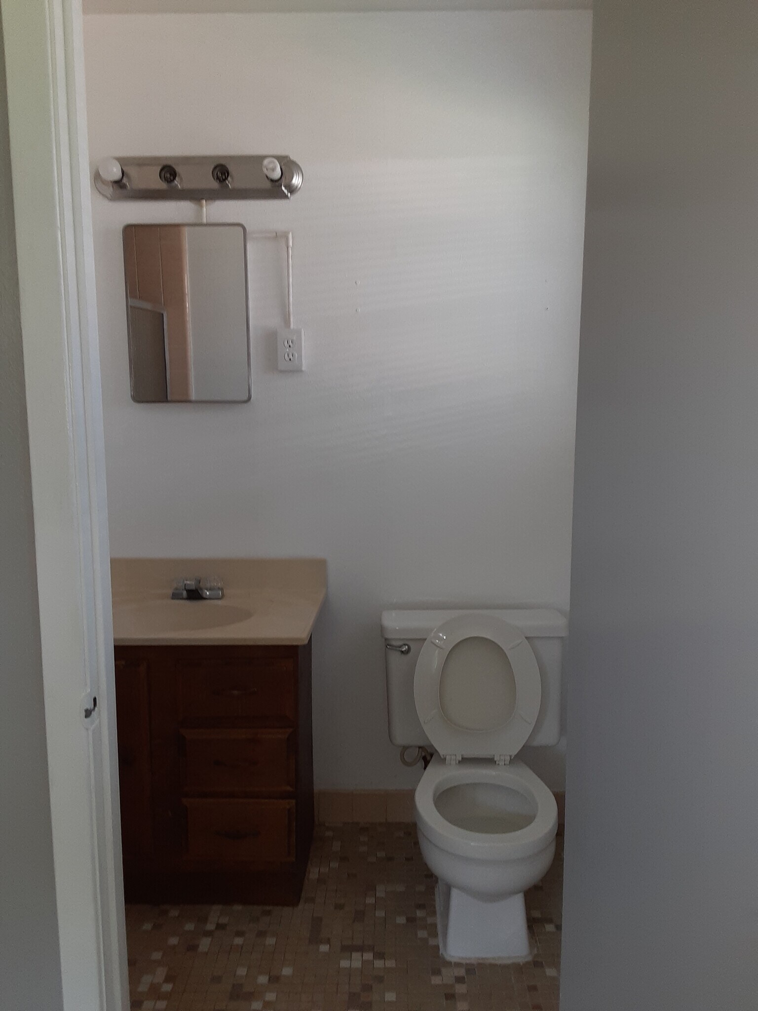 Master Bathroom - 9469 Macedonia Ave