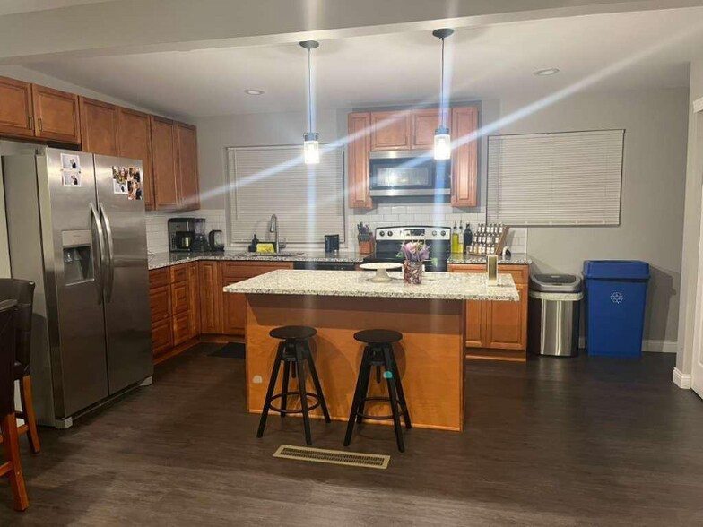 Building Photo - 1550 Frebis Ave