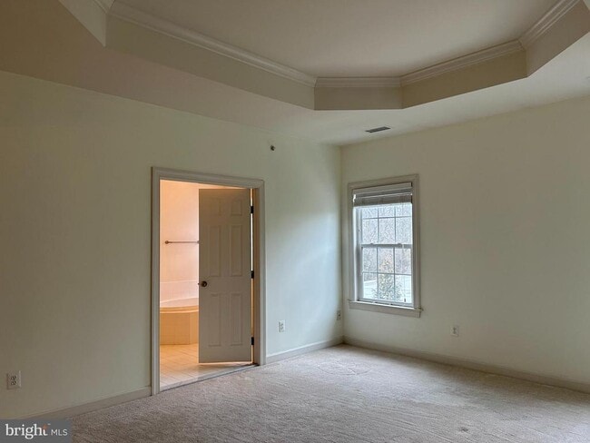 Building Photo - 338 Village Way