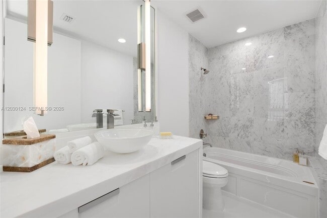 Building Photo - 5959 Collins Ave