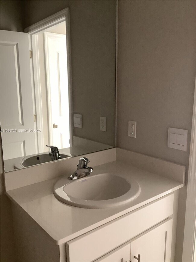 Building Photo - 3035 Harvard Cir