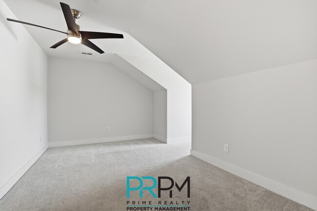 Building Photo - 6 Thornfield Dr