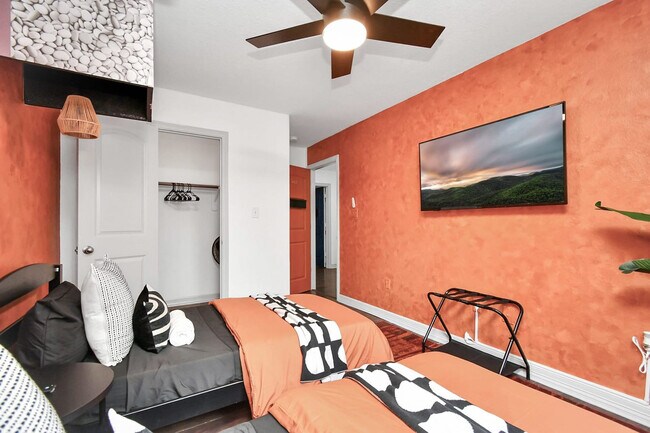 Building Photo - 2905 Baer St