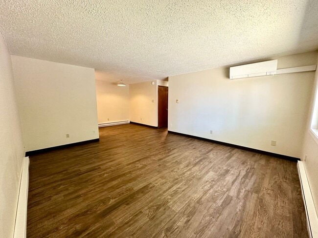 Building Photo - 1104 E 14th Ave