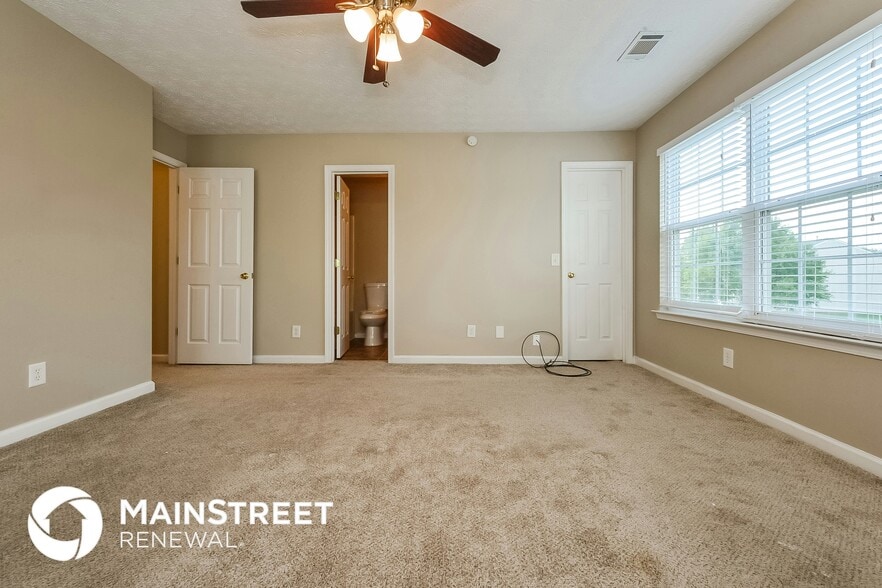 Building Photo - 815 Lakeside Cir