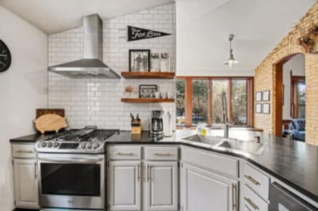 Building Photo - 704 24th Ave