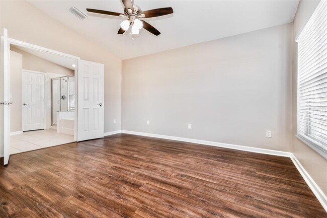Building Photo - 654 White Flower Way