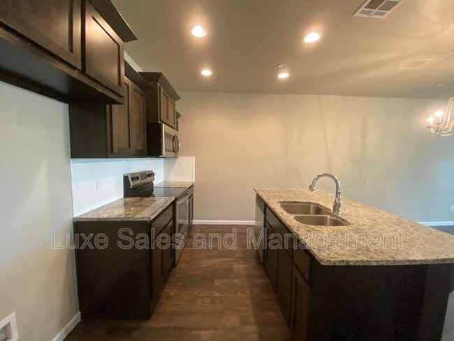 Building Photo - 749 SW 14th St