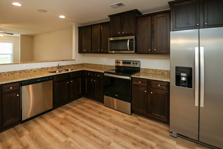 Kitchen - (view 2) - 187 Silver Run Pl