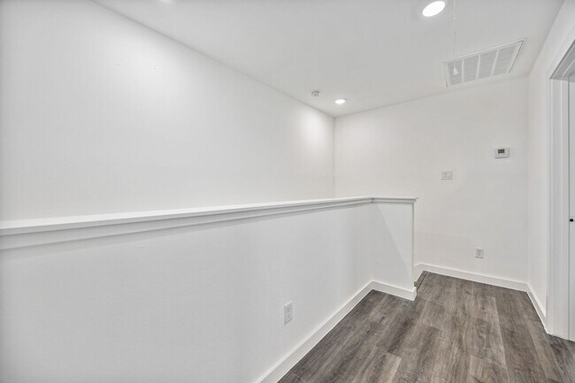 Building Photo - Brand New! Stunning 2-Story Unit