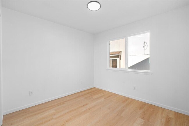 Building Photo - 16307 Essex Cove