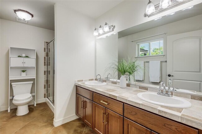 Building Photo - 604 Whispering Hollow Cir