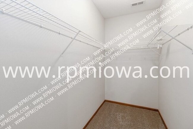 Building Photo - 1632 NW Prairie Lakes Dr