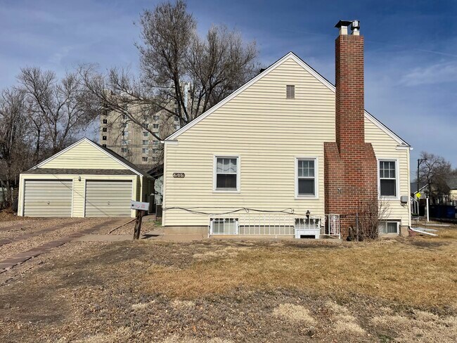 Building Photo - 1327 10th Ave