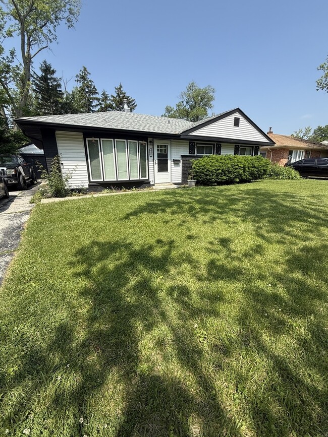 Primary Photo - 452 Indianwood Blvd