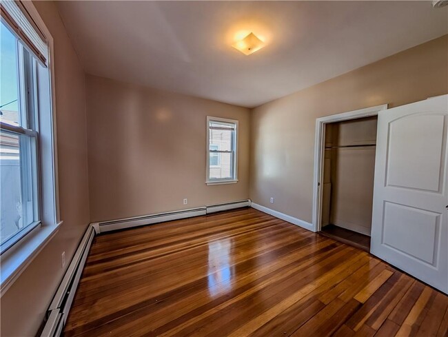 Building Photo - 364 Academy Ave