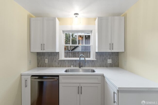 Building Photo - 689 43rd St