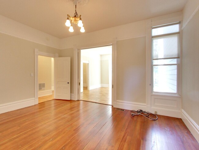 Building Photo - Beautiful 3 Bedroom in Duboce Triangle!!