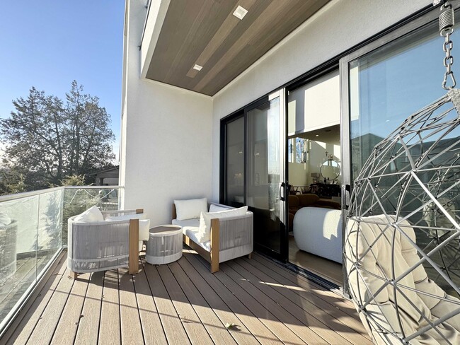 Building Photo - 4732 Mercier St