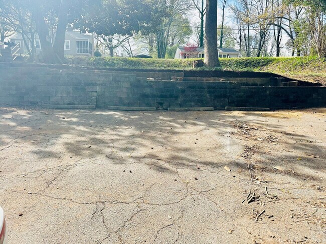 Building Photo - 231 Rogers Ave