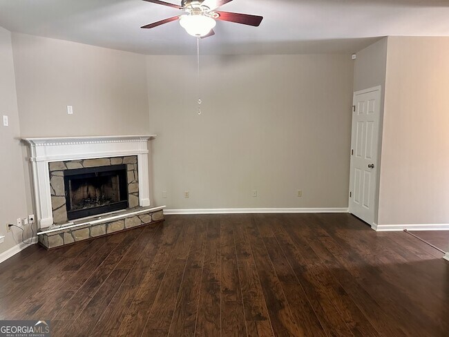 Building Photo - 2290 Fairways Ct