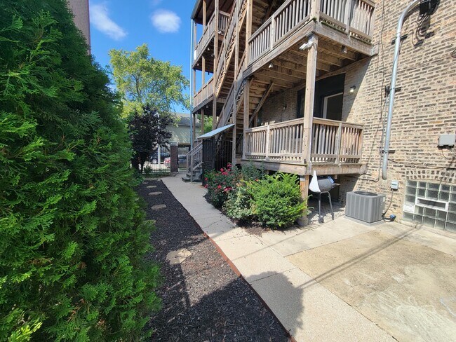 Building Photo - 3257 W Pierce Ave