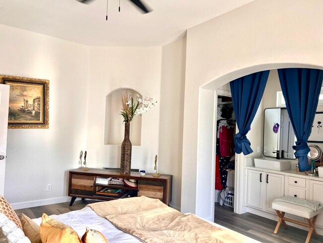 Building Photo - 9762 Palm Dr