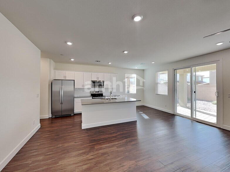 Building Photo - 126 Charmante Tulip Lane