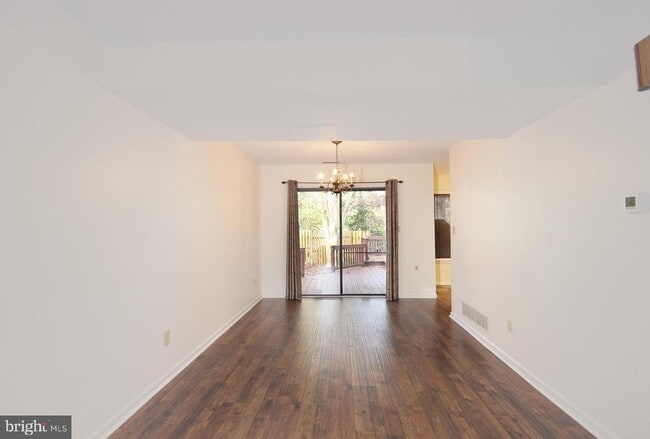 Building Photo - 133 N Park Dr